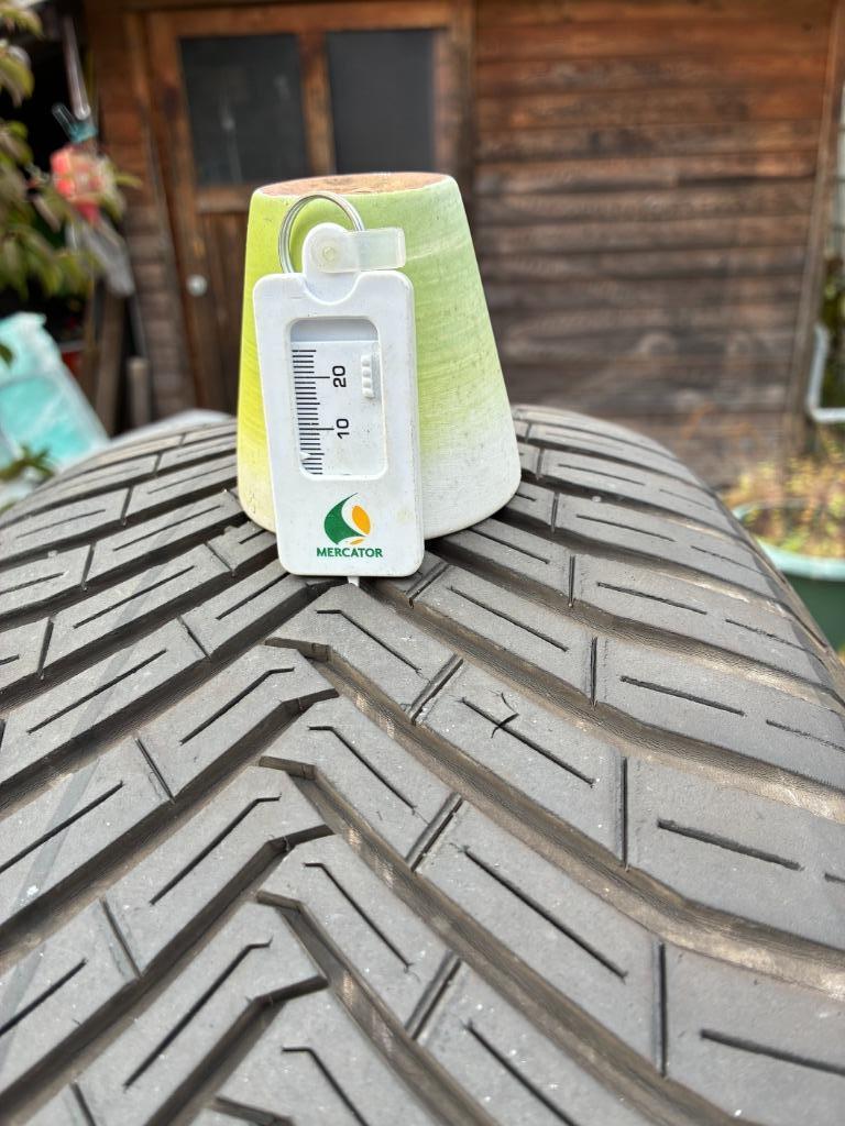 pneu de voiture, Autos : Pièces & Accessoires, Pneus & Jantes, 4 Saisons, Véhicule de tourisme, Enlèvement, Pneu(s)