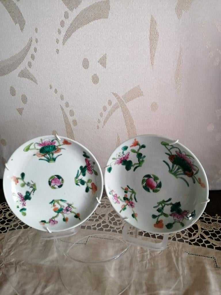 Koppel oude porseleinen bordjes famille rose, Ophalen of Verzenden