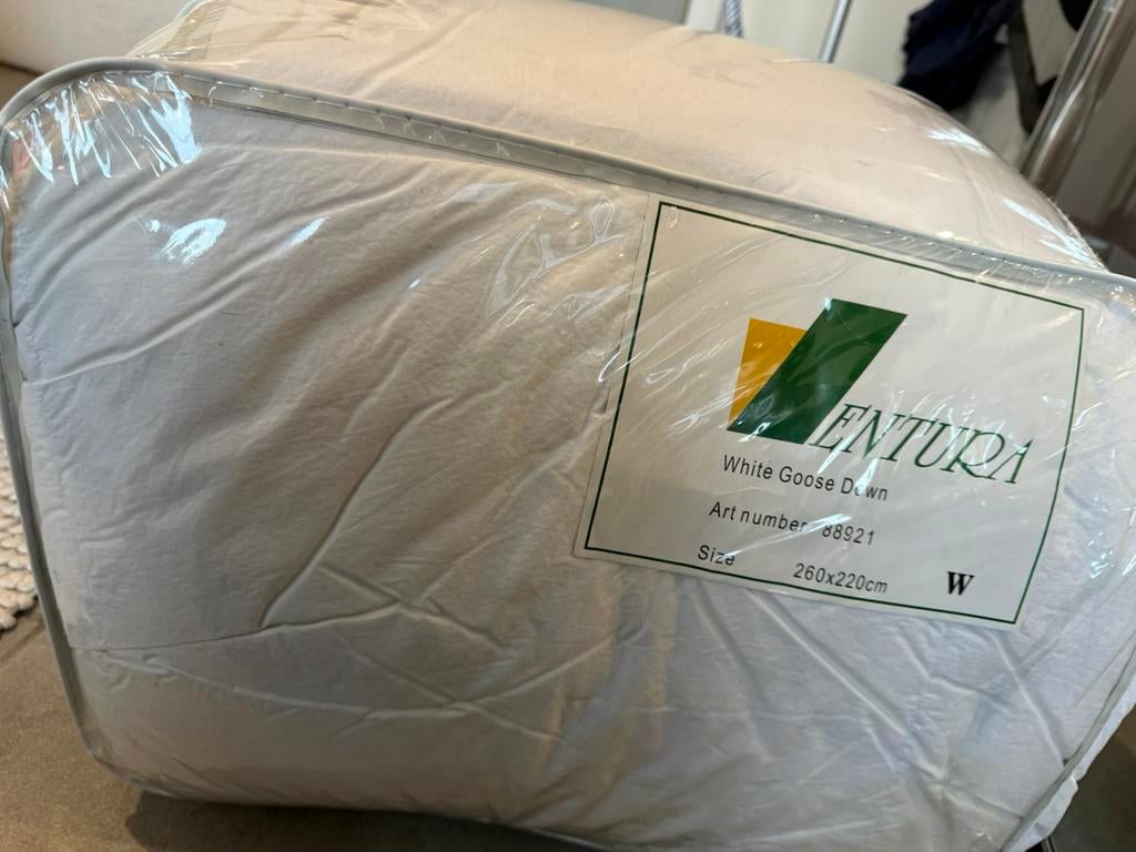 100 % duvet d'oie blanc Ventura 260 220, Maison & Meubles, Enlèvement, Comme neuf
