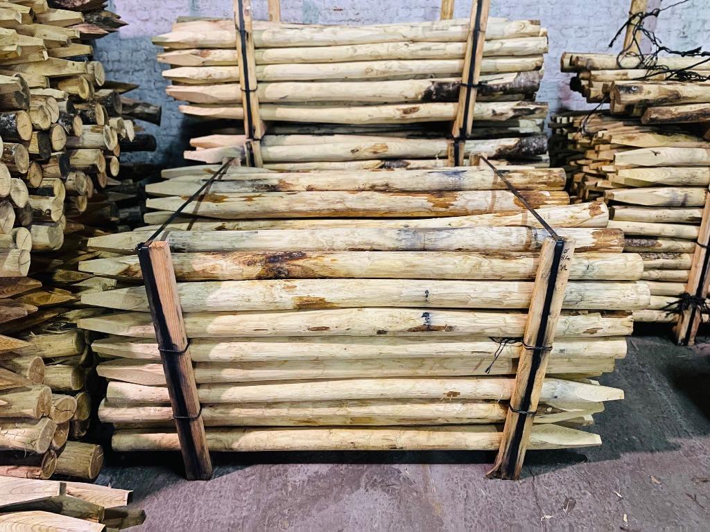 Poteaux en châtaignier pointus / ronds en châtaignier, Jardin & Terrasse, Neuf, Poteaux, Enlèvement ou Envoi, Bois dur