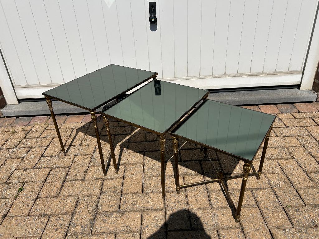 Tables gigognes en laiton doré de style maison Charles, Enlèvement