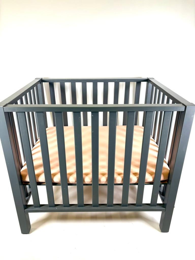 Parc en bois gris foncé - Pericles, Enfants & Bébés, Parcs, Utilisé, Rectangulaire, Réglable en hauteur, Tapis de parc, Enlèvement ou Envoi