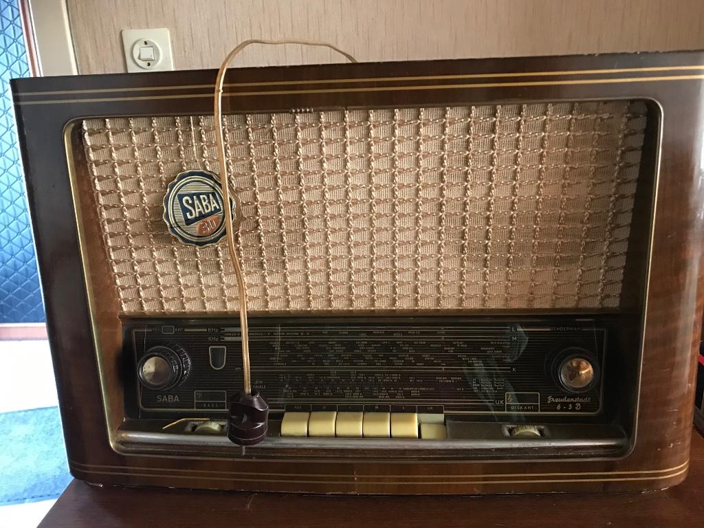 Vintage radio, Enlèvement