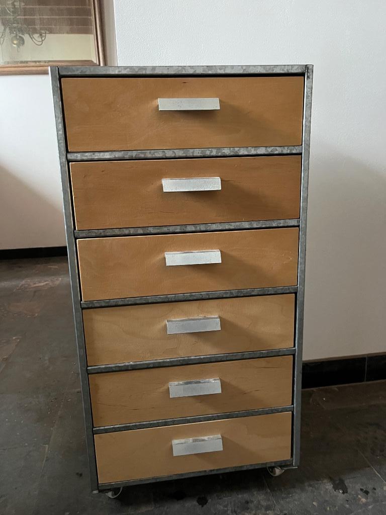 KASTJE GALVANISé MET 6 LADEN, Ophalen, Zo goed als nieuw, Metaal, Met lade(s)