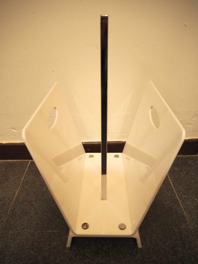 Modern magazine rekje, Enlèvement, Comme neuf