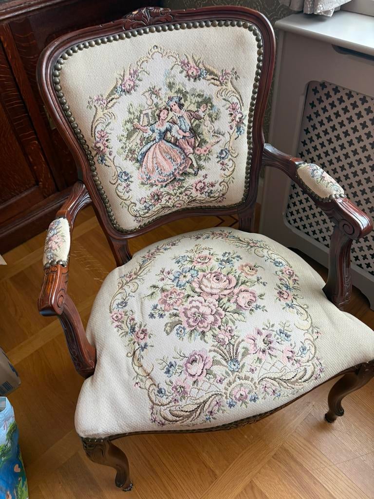 Joli petit fauteuil, style Louis XV, Antiquités & Art, Enlèvement