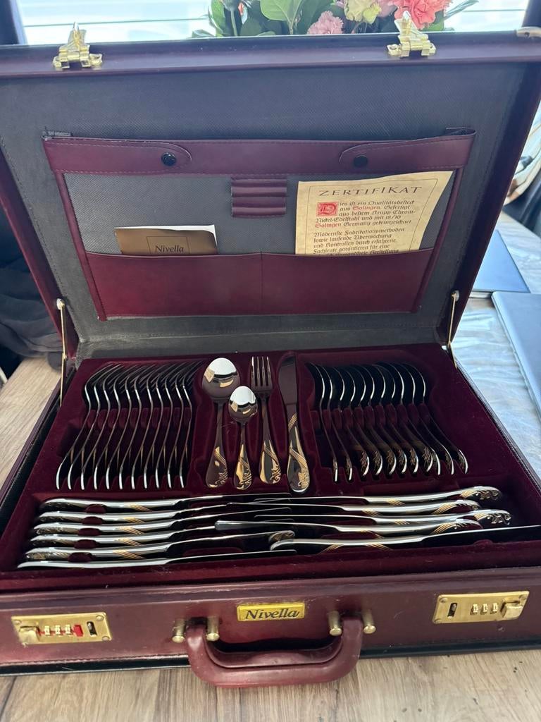 Nivella bestekkoffer, Huis en Inrichting, Keuken | Bestek, Zo goed als nieuw, Bestekset, Ophalen