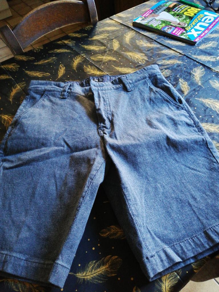 Short homme JBC. Bleu. Taille M. Neuf., Enlèvement ou Envoi, Comme neuf, Bleu