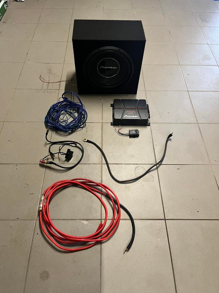 Subwoofer Pioneer + toebehoren, Auto diversen, Autospeakers, Ophalen, Gebruikt