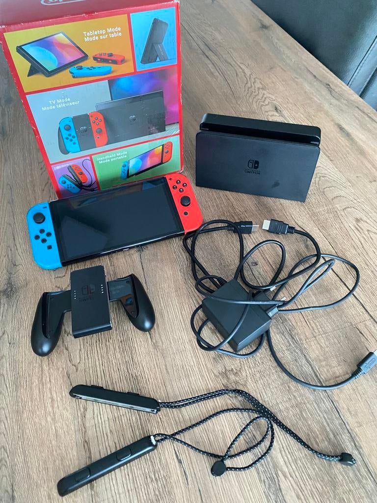 Nintendo switch, Games en Spelcomputers, Spelcomputers | Nintendo Switch, Ophalen, Zo goed als nieuw, Switch OLED
