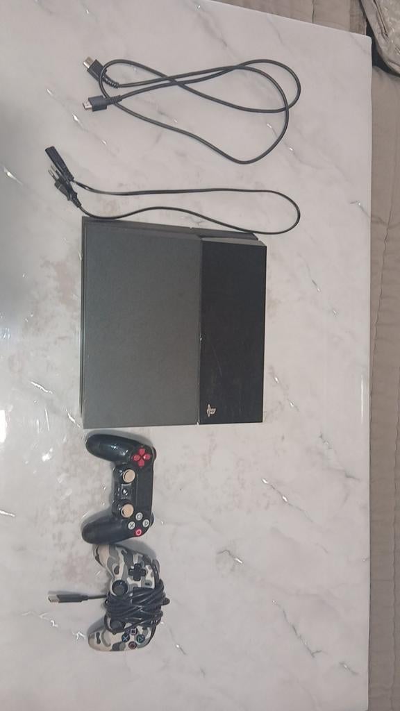 Playstation 4 plus 2 controller's, Ophalen of Verzenden