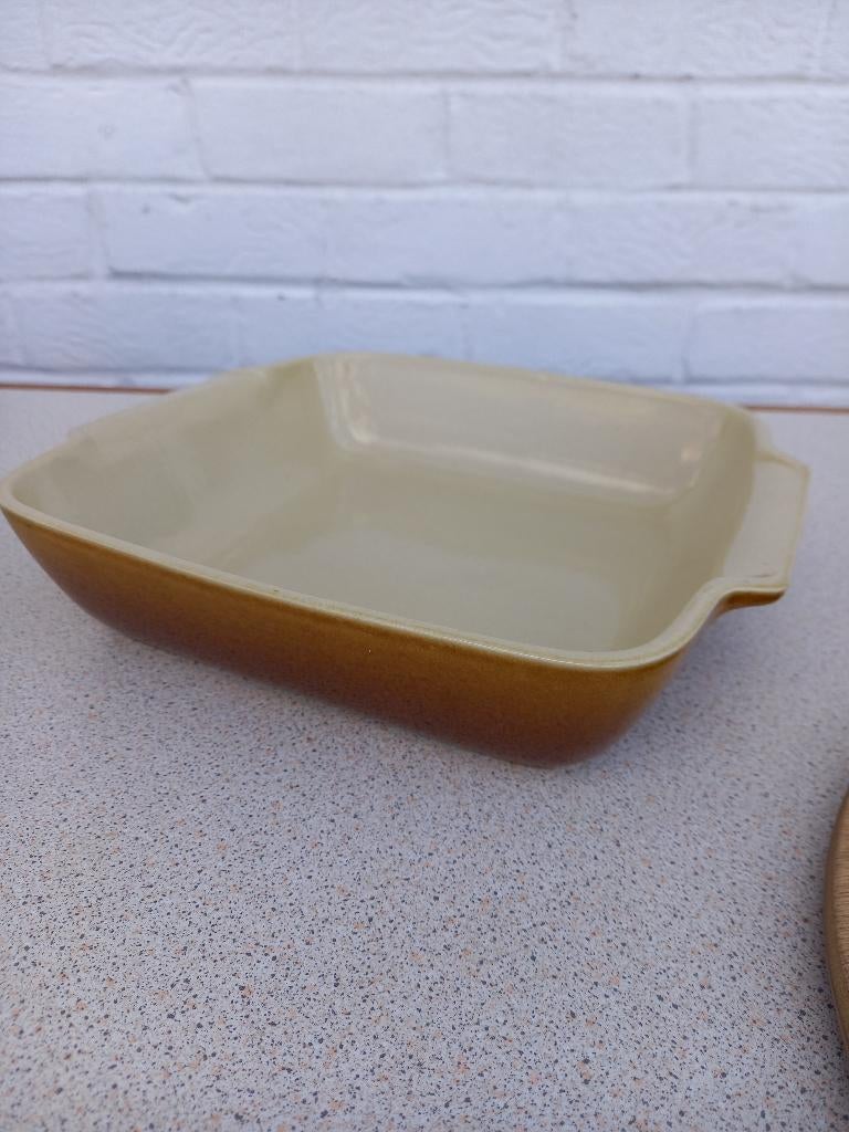 Plat en terre cuite., Poterie, Comme neuf, Enlèvement, Autres styles