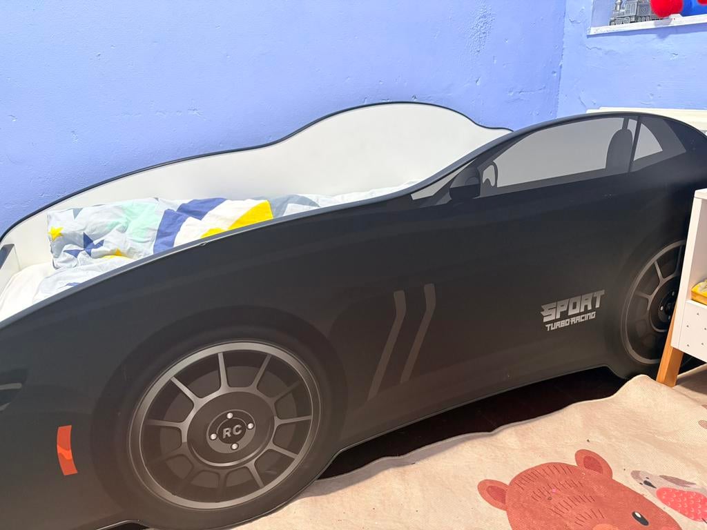 Lit enfant voiture complet avec matelas et literie bon état, Enfants & Bébés, Enlèvement, Comme neuf