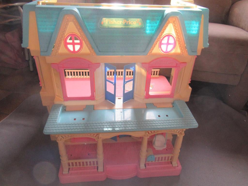 FISHER PRICE speelhuis inklapbaar- meubeltjes en poppetjes, Ophalen, Gebruikt