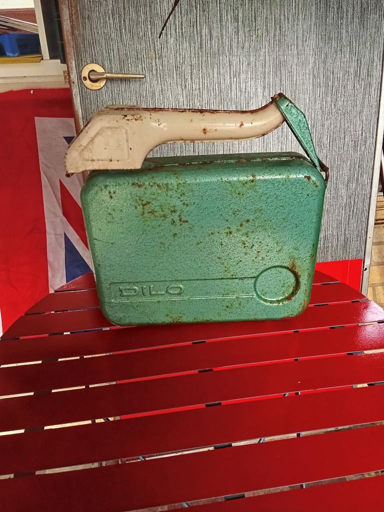 Bidon essence vintage, Enlèvement