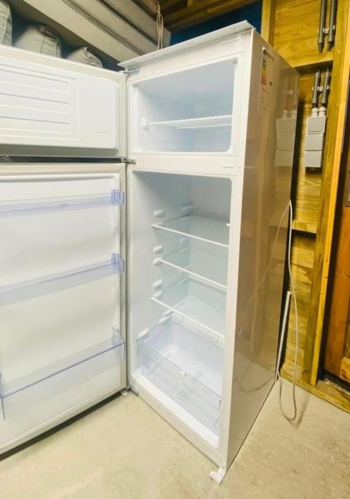 Réfrigérateur BEKO en parfait état, Electroménager, Réfrigérateurs & Frigos, 200 litres ou plus, Enlèvement, Comme neuf, Avec compartiment congélateur