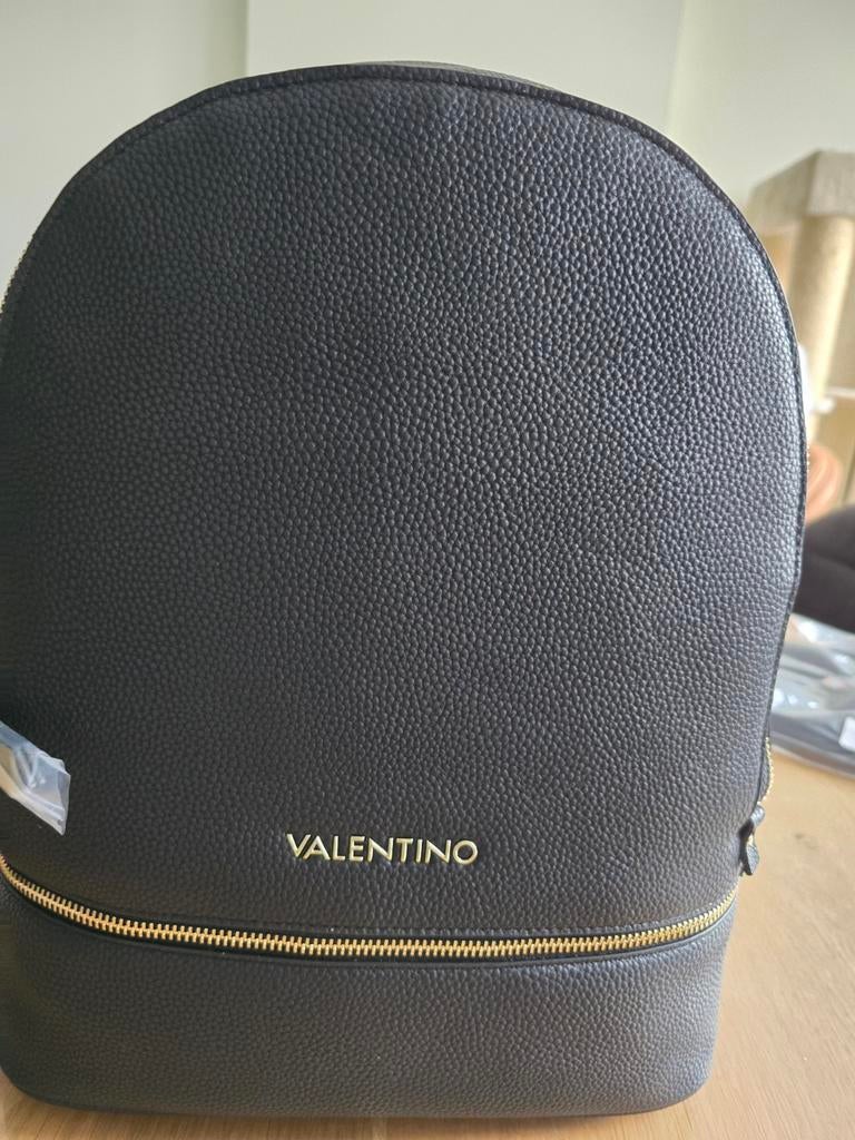 Sac a dos valentino noir, Enlèvement