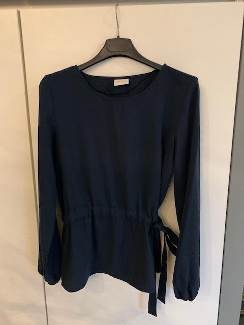 VILA blauwe blouse in fijne stof met lint in taille: S/38, Blauw, Vila, Ophalen of Verzenden, Zo goed als nieuw