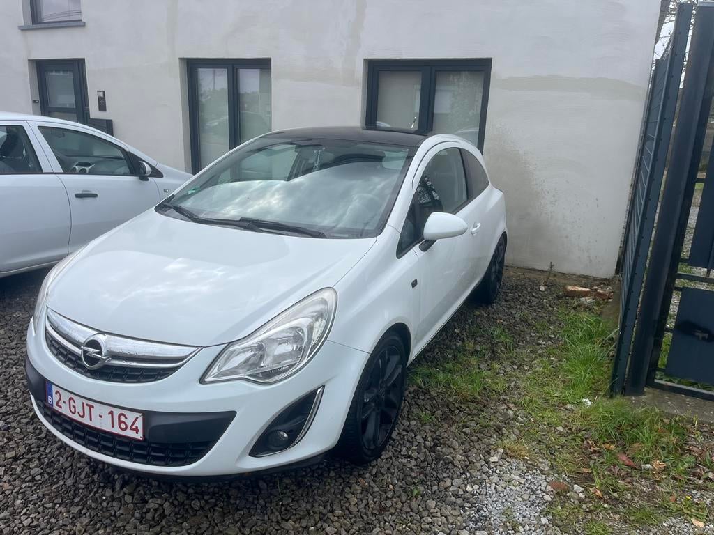 Opel corsa D 1.2i Sport lire annonce !!!, Auto's, Euro 5, Zwart, Wit, Handgeschakeld