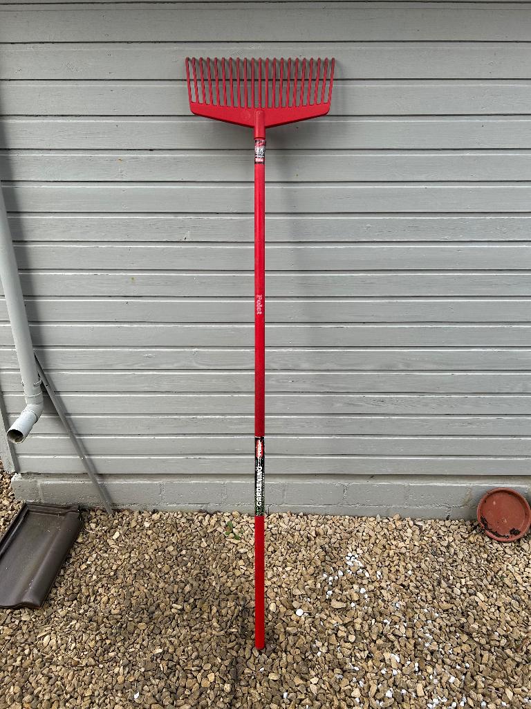 Râteau à feuilles et à gazon Polet avec manche en fibre, Jardin & Terrasse, Outils à main, Enlèvement, Comme neuf, Râteau, Polet