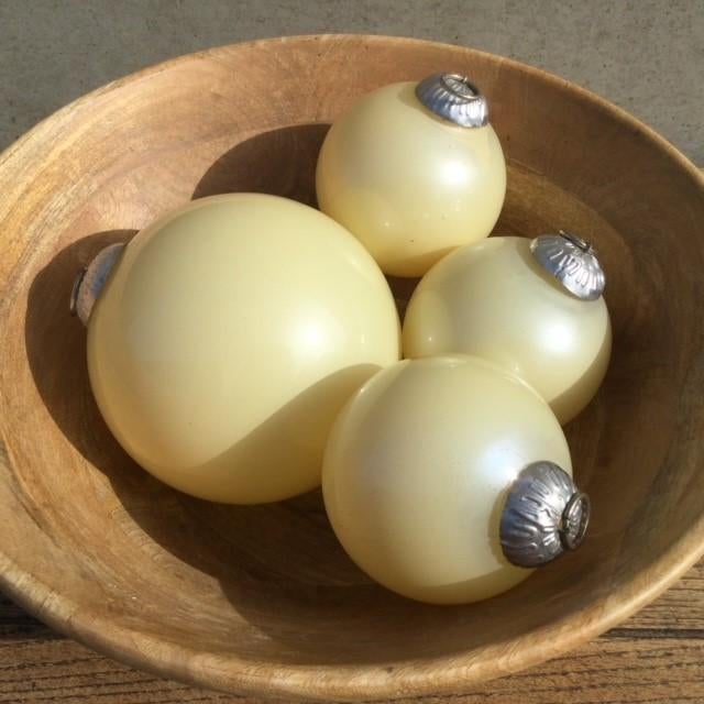 4 Beige glazen ballen, Ophalen of Verzenden, Zo goed als nieuw