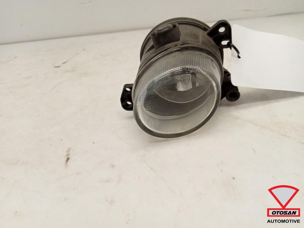 Feu antibrouillard avant gauche Mercedes Classe E W212 A2128, Mercedes-Benz AG, Mercedes-Benz, Utilisé, Mercedesstrasse 120
70372  Stuttgart, DE