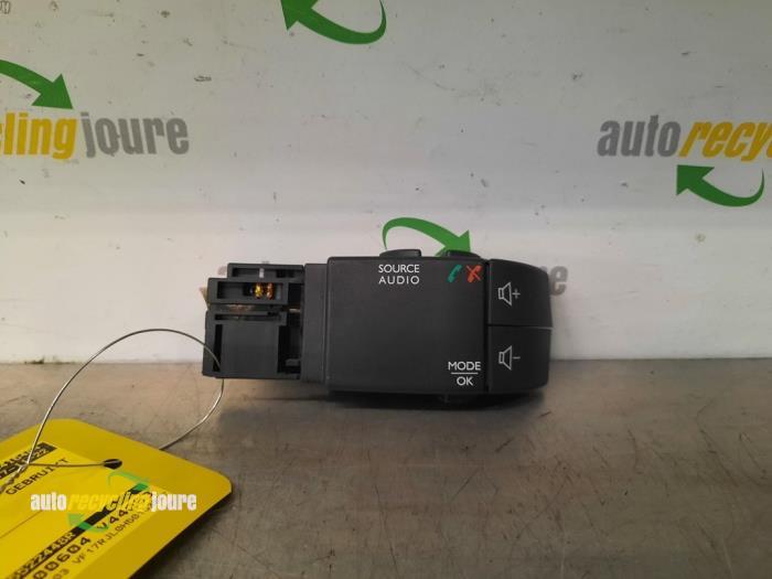 Commande radio volant d'un Renault Clio, Autos : Pièces & Accessoires, -, Renault, -, 3 mois de garantie