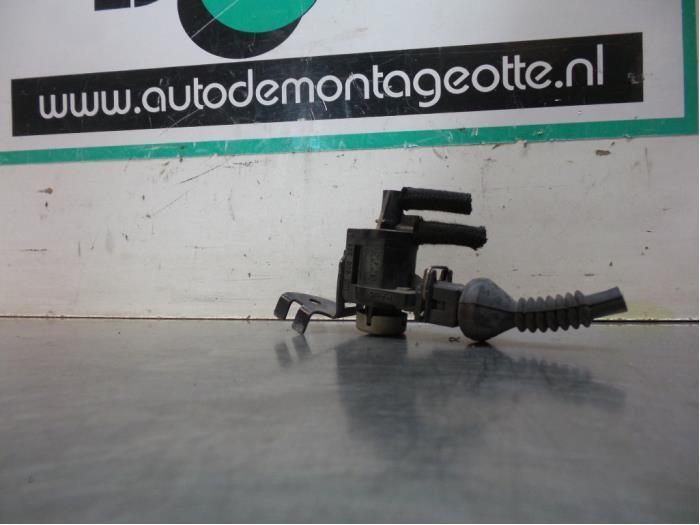 Vacuum ventiel van een Volkswagen Passat (Passat 01-), Auto-onderdelen, Klein materiaal, Volkswagen, Gebruikt, 3 maanden garantie