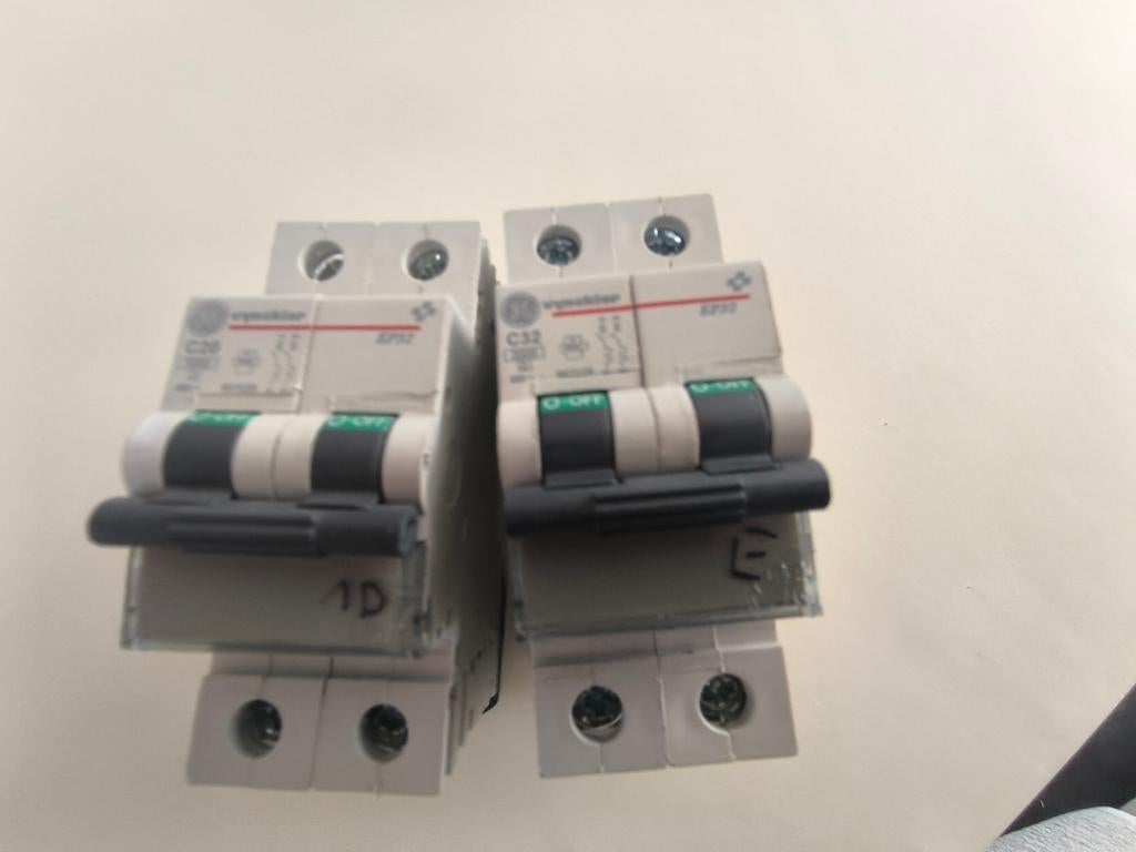 Differentieel, Zekering automaat  C20 C32, Doe-het-zelf en Bouw, Ophalen, Zo goed als nieuw, Overige typen