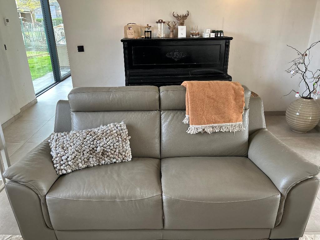 Fauteuil en cuir vieux de 3 ans, Neuf, 100 à 125 cm, 250 à 300 cm, Quatre personnes ou plus