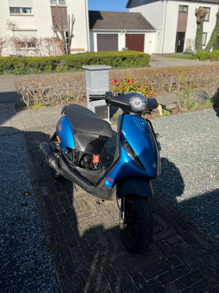 Piaggio zip 70cc 250km, Fietsen en Brommers, Scooters | Piaggio, Zo goed als nieuw, Zip, Klasse A (25 km/u), Tweetakt, Ophalen