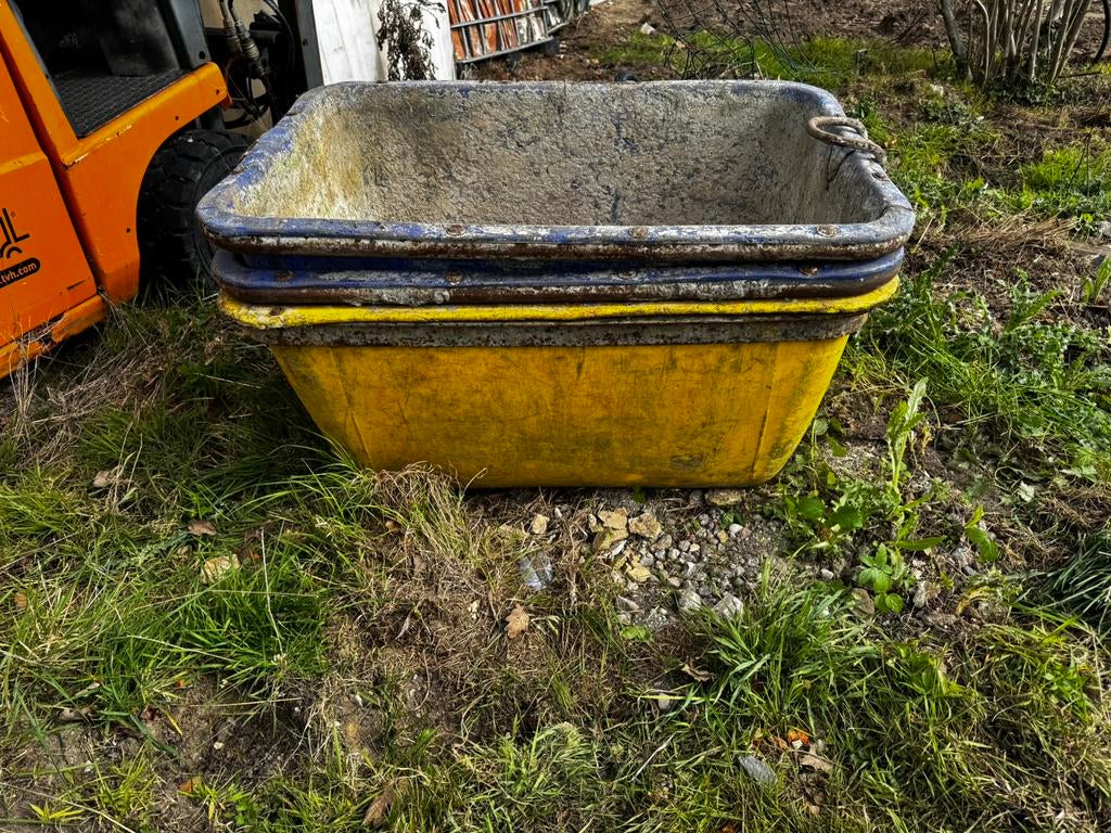 3 mortelkuipen 200 liter, Ophalen, Zo goed als nieuw