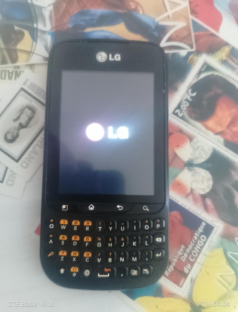Téléphone LG avec chargeur, Télécoms, Téléphonie mobile | Chargeurs pour téléphone, Enlèvement ou Envoi, LG