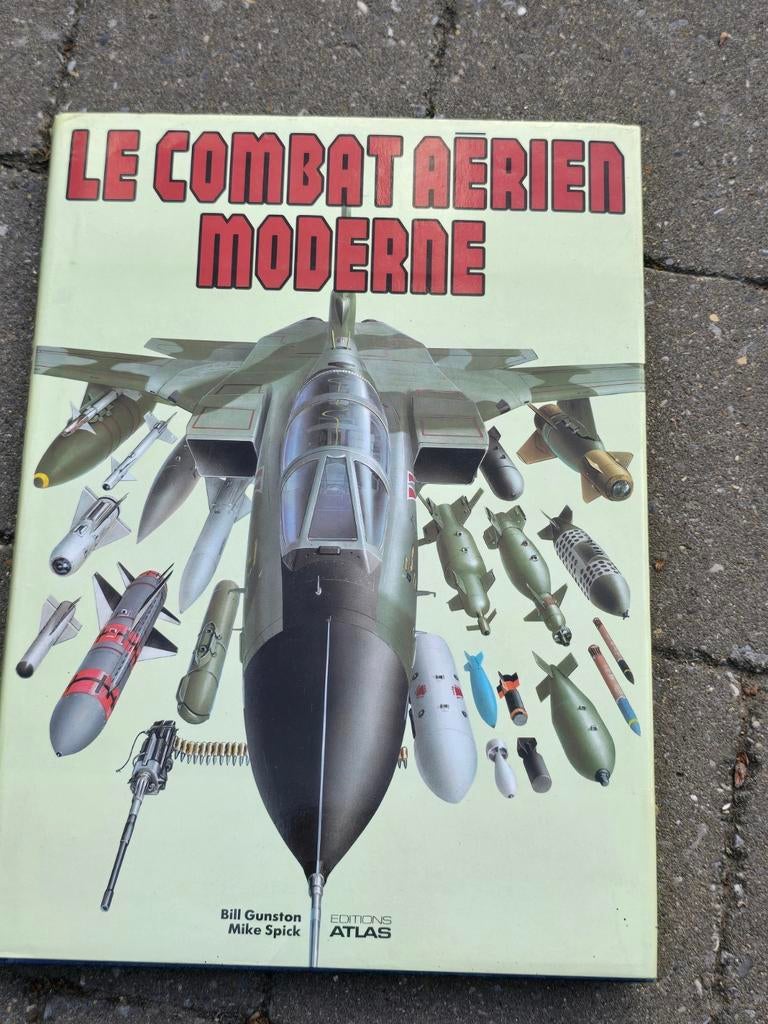 Livre incontournable (français) pour les passionnés d'aviati, Collections, Aviation, Comme neuf, Enlèvement
