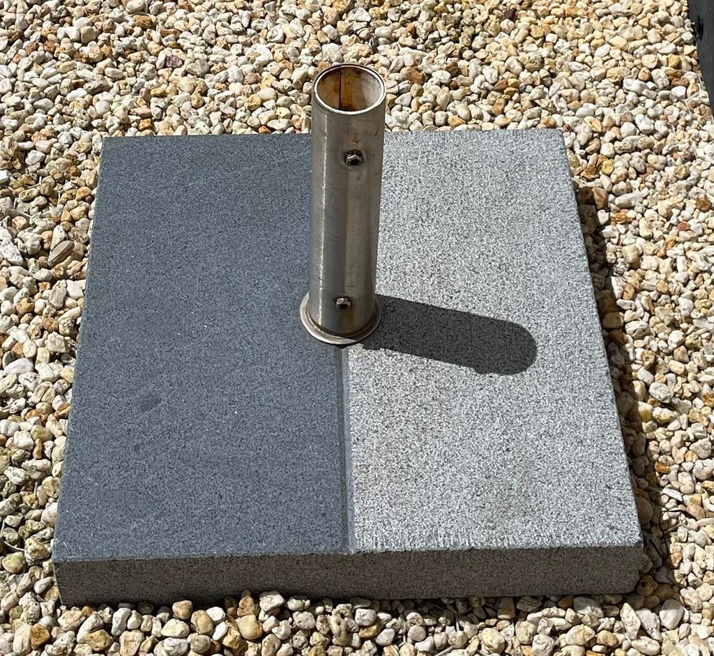 Pied de parasol en pierre bleue, Comme neuf, Base de parasol