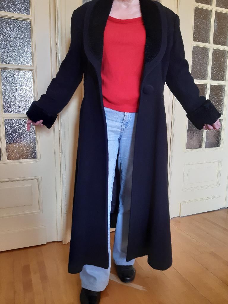 Manteau dame, noir, vintage, 38-40, laine et astrakan., Enlèvement, Comme neuf, Taille 38/40 (M), Noir