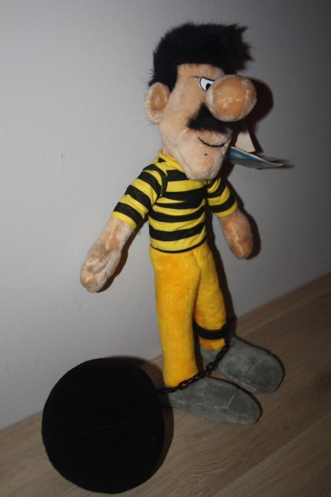 Lucky Luke ,knuffel ,Dalton + ketting en bal ,labels ,50 cm, Verzamelen, Stripfiguren, Zo goed als nieuw, Overige typen, Overige figuren