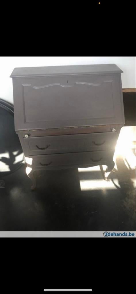 Bureau ancien, Enlèvement, Utilisé