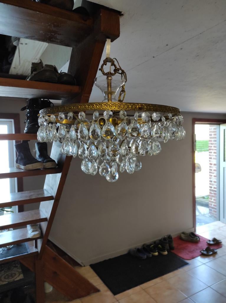 Lustre en cristal et bronze et ses deux appliques, Enlèvement