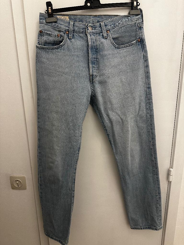 Jeans Levi, W28 - W29 (confection 36), Enlèvement ou Envoi, Comme neuf, Bleu