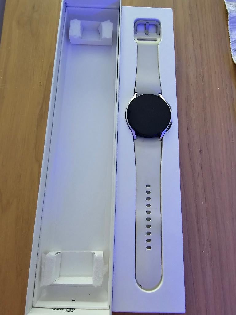 Montre samsung galaxy6, Bijoux, Sacs & Beauté, Montres connectées, Comme neuf, Android, Blanc, État, GPS, Battement de coeur, Boussole