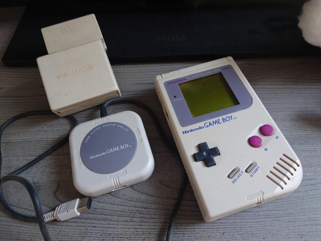 Gameboy + verlichting/vergrootglas + 4player controller, Games en Spelcomputers, Ophalen of Verzenden, Gebruikt, Game Boy Classic