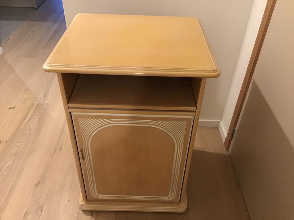 Telefoonkast op wieltjes, Ophalen, Gebruikt