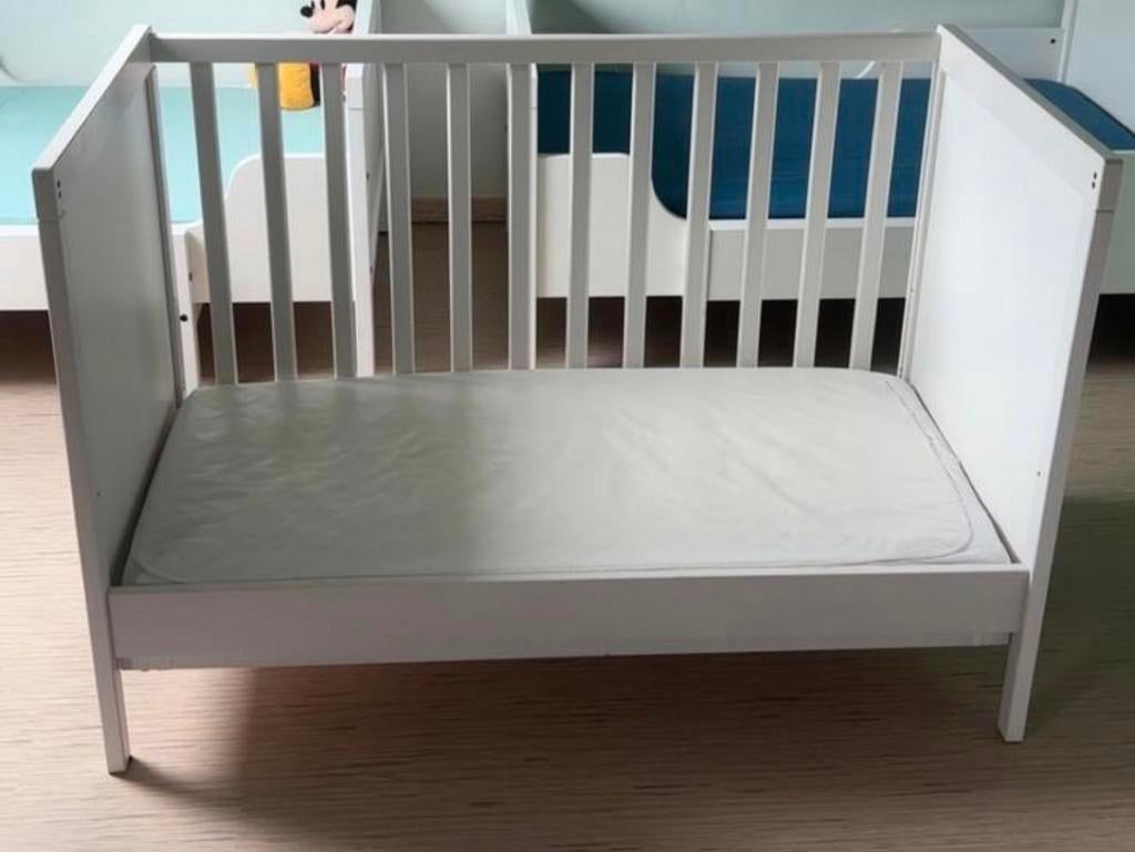 ️ Lit bébé IKEA SUNDVIK – Blanc – 60x120 cm, Enlèvement ou Envoi, Comme neuf, Lit