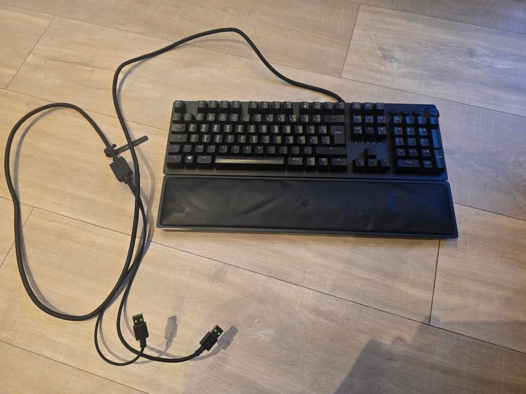 Razer Huntsman Elite – Gaming Keyboard met RGB & polssteun, Computers en Software, Toetsenborden, Ophalen, Azerty, Gaming toetsenbord