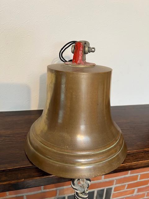 Ancienne cloche de bateau en bronze, Enlèvement