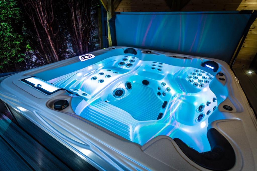 Jacuzzi 5 places e 5 types de Hydromassage Remise3295€, Enlèvement, Neuf
