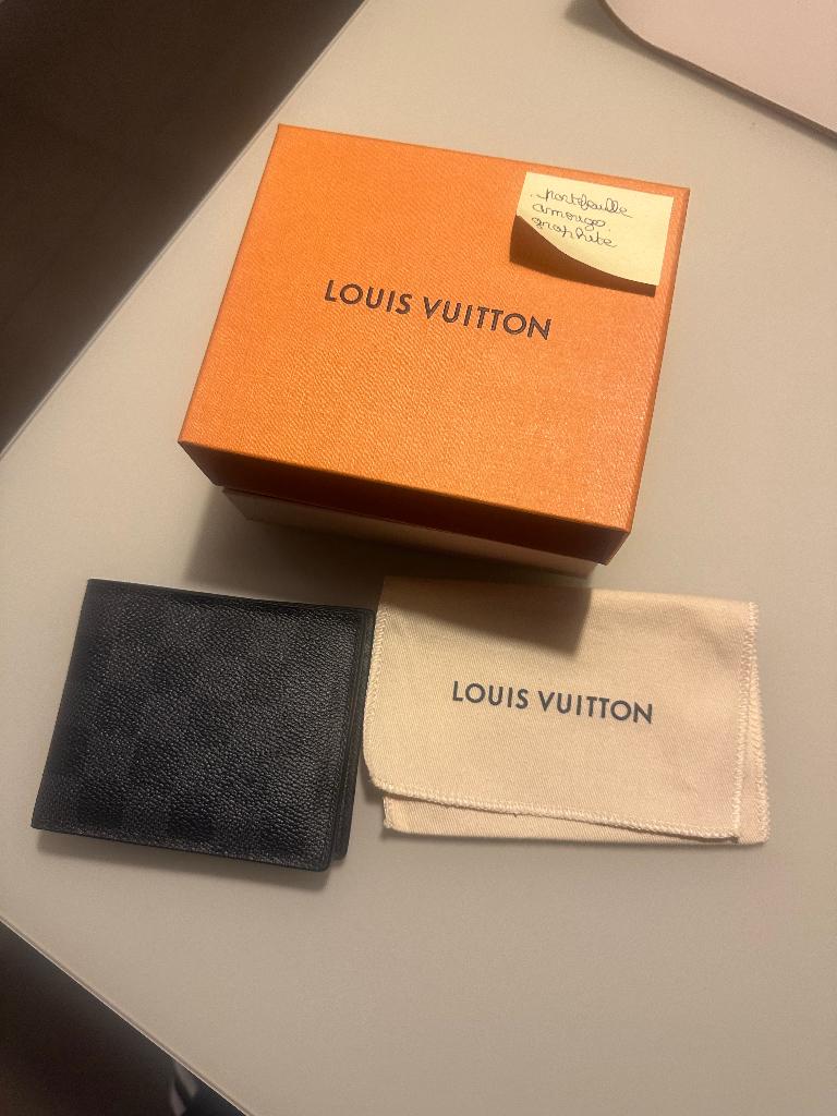 Louis vuitton amerigo wallet, Bijoux, Sacs & Beauté, Porte-monnaie & Portefeuilles, Comme neuf, Autres marques, Noir, Cuir, Avec fermeture à pression