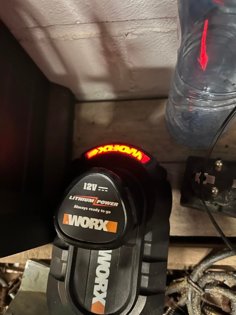 Lader en batterij van worx, Doe-het-zelf en Bouw, Ophalen, Zo goed als nieuw, Overige typen