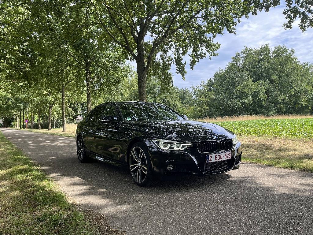 BMW 318d Aut. Téléclé Hi-Fi en cuir M Sport LCI, Autos, Cuir, 1800 kg, Carnet d'entretien, Noir
